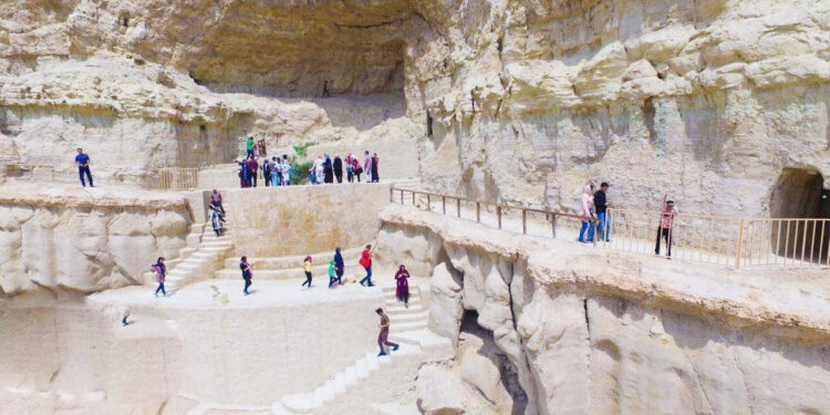 مدیرعامل سازمان منطقه آزاد تاکید کرد؛ رفت و آمد گردشگران داخلی و خارجی به قشم ایمن می شود