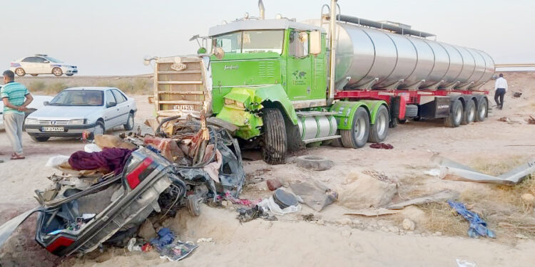 مرگ دلخراش ۸ عضو یک خانواده در تصادف رانندگی