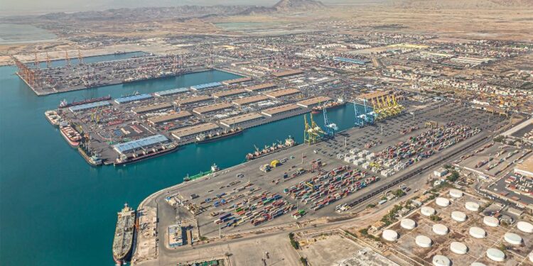 توسعه اراضی لجستیک صنعتی بندری و ایستگاههای ریلی در بندر شهید رجایی