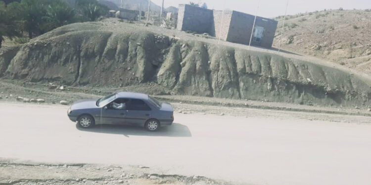 جاده اصلی و مصائب روستای دهندر شه بابک