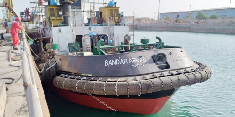 عمیرات اساسی سه فروند شناور در بندر شهید رجایی