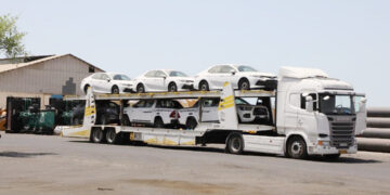 آغاز ترانزیت خودرو در بندر شهید باهنر بعد از وقفه چند ساله