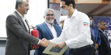 شهردار بندرعباس در مراسم گرامیداشت روز آتش نشانی: آتش نشانان مشکلات مردم را با جان و دل حل می کنند