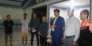 برگزاری مسابقه شنا در بندرخمیر / از نفرات برتر این رشته ورزشی تجلیل شد