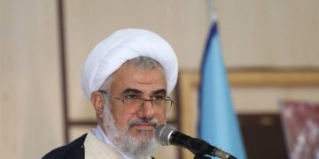 امام جمعه بندرعباس:  هرمزگان در توسعه ورزش عقب افتاده است