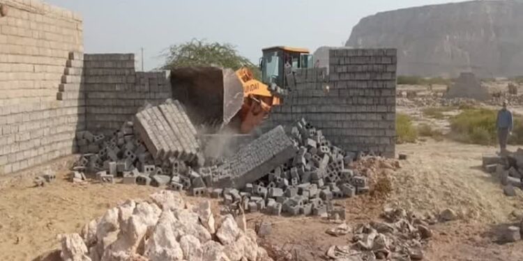 قشم صدر جدول لیگ برتر زمین خواری