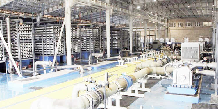 پیشنهاد لایحه بودجه 5600 میلیارد تومانی برای خرید تضمینی آب از آب شیرین کن ها