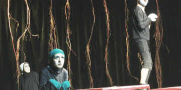 نمایش «جنگ های سیاسی برابر در مدت نامعلوم» روی صحنه رفت