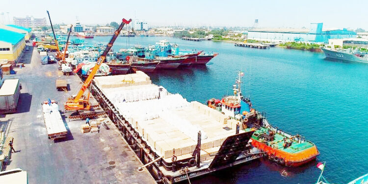 درآمد گمرک شهید باهنر بندرعباس ۷۹ درصد افزایش یافت