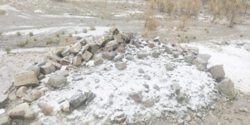 بارش برف مناطقی از شهرستان بشاگرد را سفید پوش کرد