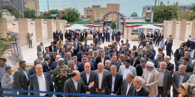 رییس اتاق بازرگانی ایران در نودمین سالگرد فعالیت اتاق هرمزگان: هرمزگان نوک پیکان توسعه تجارت خارجی ایران است رییس کمیسیون اقتصادی مجلس: تقویت بخش خصوصی مهمترین راهکار توسعه اقتصادی است