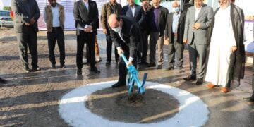 در مراسمی با حضور استاندار و امام جمعه بندرعباس انجام شد؛ آغاز عملیات اجرایی شبکه جمع آوری و خط انتقال فاضلاب   محله چاهستانی ها  و بلوار جمهوری اسلامی بندرعباس