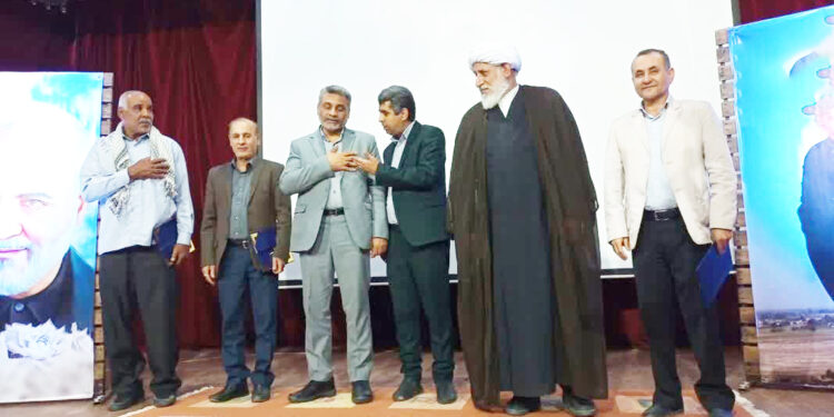 مدیرکل فرهنگ و ارشاد اسلامی هرمزگان: هنرمندان بانی نشر مکتب شهید سلیمانی شوند