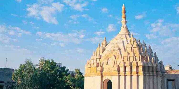 مدیرکل میراث ‌فرهنگی، گردشگری و صنایع‌ دستی استان مطرح کرد؛  بخش زیادی از آثار تاریخی هرمزگان باید مرمت شود