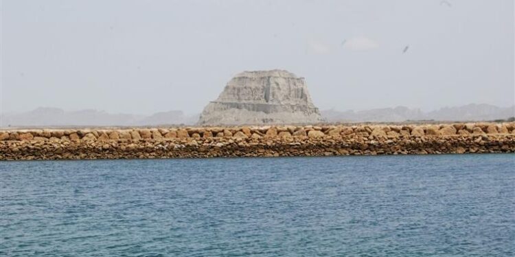 فرایند احداث مجتمع بندری مَکُران در محدوده ساحلی جاسک آغاز شد