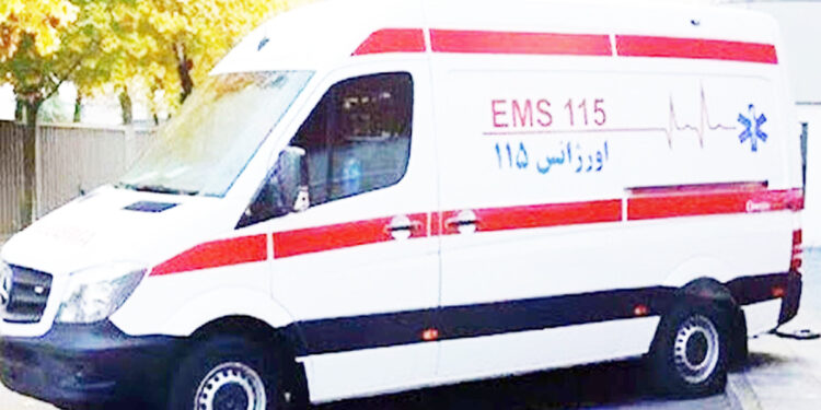 ادامه سریال مسمومیت های دانش آموزان کشور در یکی از مدارس دخترانه بندرعباس؛ 16 نفر از دانش آموزان به بیمارستان منتقل شدند