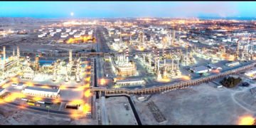 همت شبانه روزی قهرمانان گمنام صنعت نفت؛ تلاش متعهدانه کارکنان پالایشگاه نفت بندرعباس در تامین سوخت تعطیلات نوروز