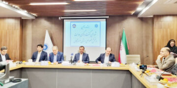 خاندوزي در جلسه گفت وگوي دولت و بخش خصوصي هرمزگان مطرح کرد؛  جلوي ابلاغ بخشنامه‌هاي غيرضروري را مي‌ گيريم