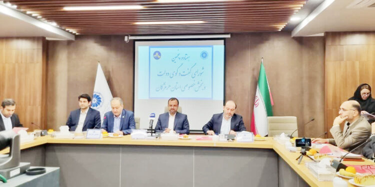 خاندوزي در جلسه گفت وگوي دولت و بخش خصوصي هرمزگان مطرح کرد؛  جلوي ابلاغ بخشنامه‌هاي غيرضروري را مي‌ گيريم