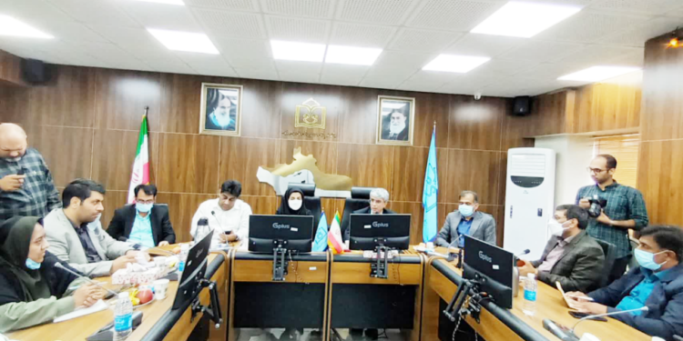 رئیس دانشگاه علوم پزشکی هرمزگان در نشست خبری مطرح کرد؛ عدم ماندگاری پرستاران و پزشکان غیربومی باعث کمبود کادر درمان شده است