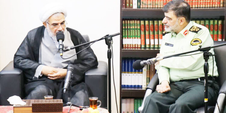 سردار رادان در دیدار با نماینده ولی فقیه در هرمزگان: پلیس برای مردم خدمتگزار و برای مجرمان، مقتدر است در بحث حجاب و عفاف سعی کردیم نگاه برخوردی را از شرعی به قانونی تبدیل کنیم