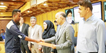 مدیرعامل آبفا در مراسم روز کارگر: فرار دستگاه های دولتی از پرداخت قبوض آب نمونه بارز ضایع شدن حق کارگران است