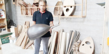 گفت و گوی اختصاصی با اشعری استاد برجسته عود ساز عود سازی تلفیق عشق و اراده؛ مسئولان بی توجه و بی اراده