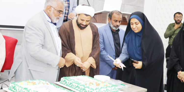 در بزرگداشت روز دخترو آغاز دهه کرامت انجام شد؛  تجلیل از دختر وخانواده شهید سعید مریدی