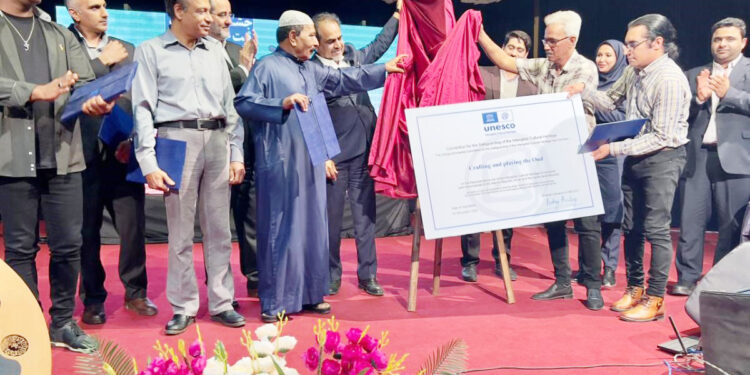 لوح ثبت جهانی عود در جزیره قشم رونمایی شد؛ دیپلماسی فرهنگی ایران با نوای عود کوک می شود