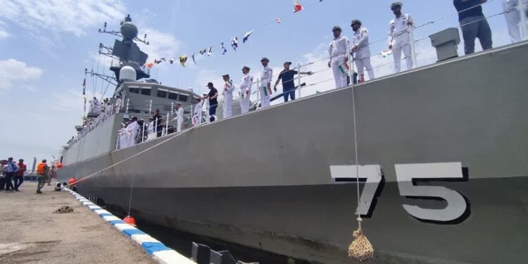 ناو گروه ۸۶ ارتش جمهوری اسلامی به بندرعباس رسید