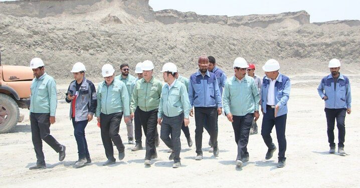 مدیرعامل شرکت فولاد هرمزگان در بازدید از طرح توسعه شرکت صنایع معدنی و فولادی ستاره سیمین هرمز: تقویت برند فولاد هرمزگان در دنیا با اجرای طرح‌های توسعه‌ای
