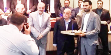 اهدای جایزه مدیریت مسئولیت اجتماعی ایران به شرکت نفت ستاره خلیج فارس