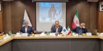 در نشست مشترک با مدیر امور حمل و نقل بین المللی کارنه تیر اتاق بازرگانی مطرح شد: ارائه خدمات کارنه تیر در هرمزگان قدم بزرگی برای تسریع در امور حمل و نقل بین المللی است