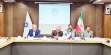 رییس اتاق بازرگانی هرمزگان در نشست با مقامات دستگاه قضایی کشور مطرح کرد؛ شرکت های بزرگ اقتصادی در هرمزگان ملزم به دریافت کارت بازرگانی از اتاق محل فعالیت هستند