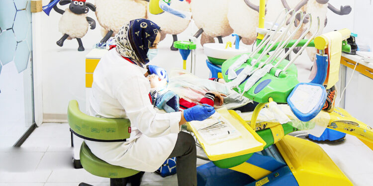 سلامت دندان کودکان زیر ۶ سال در قشم کنترل می شود