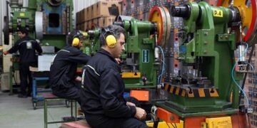 مدیرکل کار، تعاون و رفاه اجتماعی هرمزگان: آمار بیکاری در هرمزگان رو به کاهش است