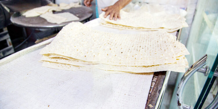 پیش بینی تعطیلی نانوایی هایی که به امید آرد سهمیه ای مجوز گرفتند ساعت فعالیت نانوایی های حرفه ای افزایش می یابد