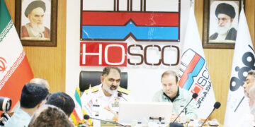 در جلسه فرمانده نیروی دریایی ارتش با مدیرعامل فولاد هرمزگان مطرح شد؛ آمادگی فولاد هرمزگان برای تامین ورق های مورد نیاز نیروی دریایی ارتش