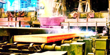 فولاد هرمزگان پیشرو در تحقق شعار سال  تولید تختال در فولاد هرمزگان 7 درصد رشد یافت