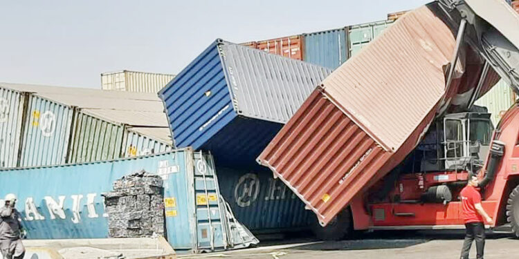 سقوط کانتینر در بندر شهید رجایی یک کشته و یک مجروح بر جا گذاشت