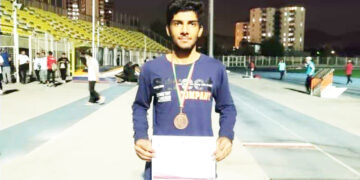 مدال برنز بر گردن دونده هرمزگانی