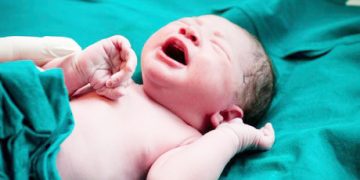 جوانی جمعیت و ذره بین علوم پزشکی برای جلوگیری از سقط جنین