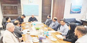 در دیدار مدیرکل شیلات هرمزگان با فرماندار بندرعباس مطرح شد؛ پیگیری و تاکید بر ساماندهی شناورهای صیادی بلوار ساحلی مقابل بندر صیادی بندرعباس