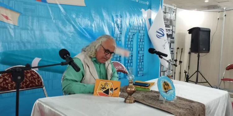 در هجدهمین نمایشگاه کتاب هرمزگان؛  کتاب‌های «لبقند» و «طنز جهانی» راشد انصاری رونمایی شد