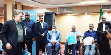 به مناسبت نوزدهمین سالروز تاسیس بیمه دی؛ مراسم تجلیل از جانبازان و بیمه‌گذاران فعال بیمه دی در بندرعباس برگزار شد