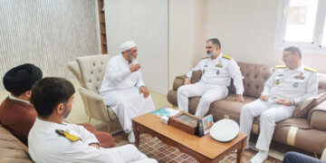 دیدار فرمانده نیروی دریایی ارتش و امام جمعه اهل سنت بندرعباس؛  دریادار ایرانی: بخش هایپربار یکی از خدمات متمایز بیمارستان ارتش  در بندرعباس خواهد بود شیخ جمالی:نظم و تخصص ارتش مردم را به خدمات اجتماعی مطلوب امیدوارتر می کند