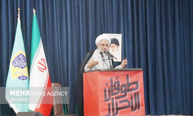 امام جمعه بندرعباس: ارتش در حفظ و حراست کشور انقلابی عمل کرده است