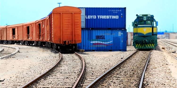 راهکار استاندار برای درخواست شرکت حمل و نقل روسی؛ تامین دیزل و واگن از شما ، کاهش تعرفه ریلی با ما!