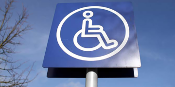 حذف معلولان از آیین نامه جدید کتابخانه ملی؛ هیـس؛ اعتـراض وارد نیـست!