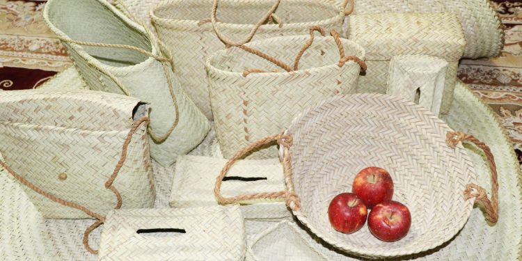 غبار روبی از اصالت هنر میناب   حصیر بافی استاندارد ملی گرفت